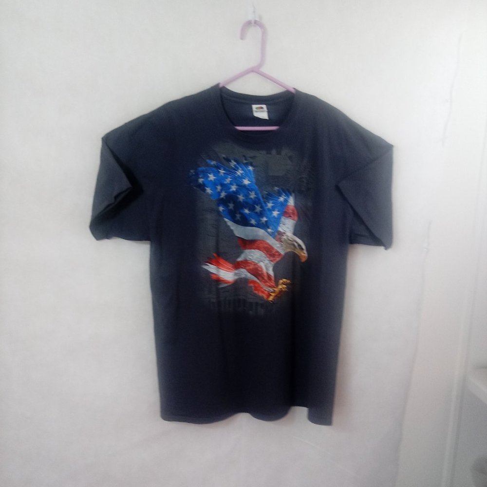 Fruit of the Loom  bold eagle graphic tee size 2XL